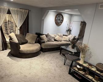 5 bedroom apartment hotel - Keansburg - Living room
