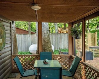 Cozy Riverfront Cabin with Private Dock - Heber Springs - Terasa