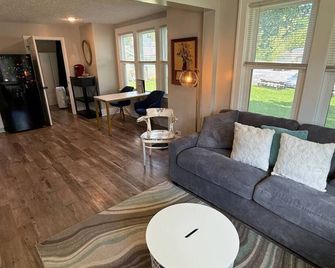 Modern Retreat across from Conesus Lake - Lakeville - Sala de estar