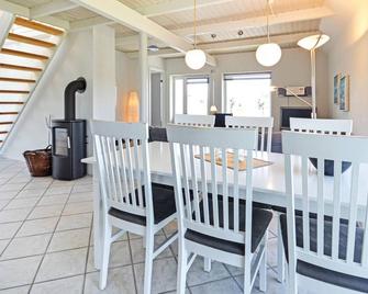 Beautiful home in Thisted with kitchen - Nørre Vorupør - Comedor