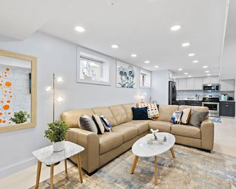 modern apartment very close to NYC with parking spot - Bayonne - Wohnzimmer