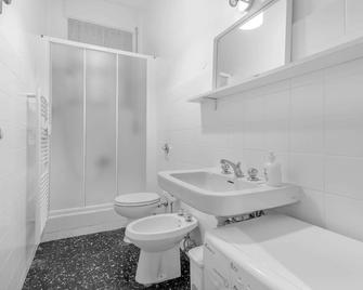Gavirate House MM Lotto San Siro - Milan - Kamar Mandi