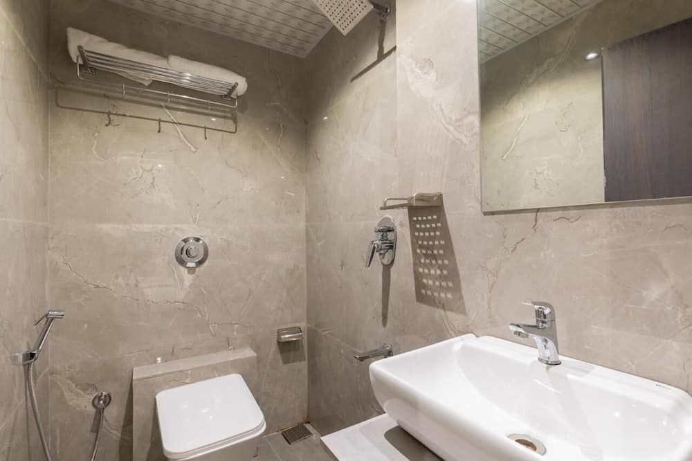 Hotel Artilla Borivali - Mumbai - Bathroom