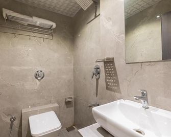 Hotel Artilla Borivali - Bombay - Baño