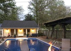 Only a mile from historic downtown Clarksdale! - Clarksdale - Piscine