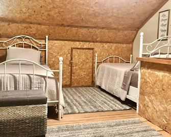 Relaxing Cabin At the edge of The Woods, Near The National Forest, Furnished. - Mena - Bedroom