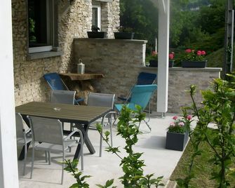 Pretty house at the foot of the Vercors Natural Massif - Saint-Jean-en-Royans - Patio