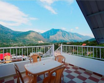 47 Hill - Kullu - Balcón