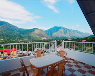 Hotel 47 Hill - Kullu - Balcón