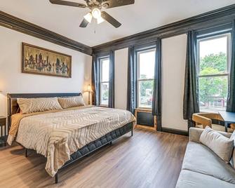 Apartment with Deck in Albany, Walk to Downtown! - Albany - Bedroom