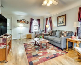 Walk to Adrian College: Family Home in Michigan - Adrian
