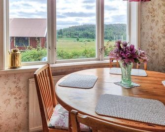 1 Bedroom Cozy Home In Lysekil - Lysekil - Dining room