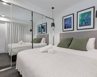 Kozyguru | Surry Hills | Freshly Cozy Apt - Sydney - Bedroom
