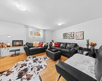 Central Canal 1 Bdrm w/private entrance, parking, deck. Beautiful area - Ottawa