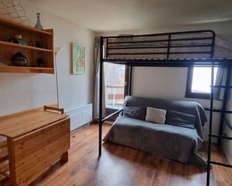 Studio charmant au 5e étage près de randonnées et centre aquatique! - FR-1-771-18 - Les Adrets - Salon