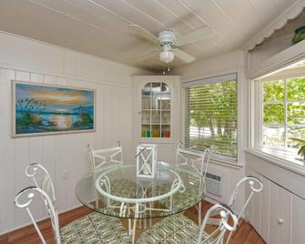 Banana Cabana and Cottage by Beachside Management - Siesta Key - Dining room