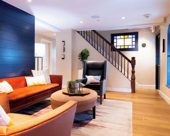 Morgan Hotel - Oak Bluffs - Living room