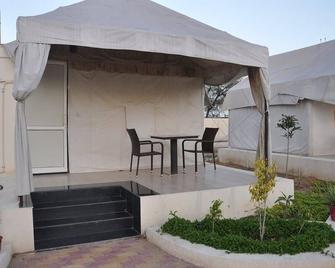Neelkanth Bagar Inn Resort - Jhunjhunūn - Patio