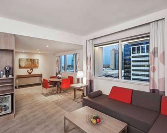Novotel World Trade Centre Dubai - Dubai - Living room