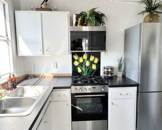 Your Penthouse Ocean view with City lights and Queen Mary too - Long Beach - Cuisine