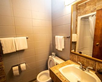 Vegreville Garden Inn - Vegreville - Bedroom