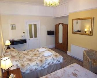 The Hollies - Bridlington - Bedroom