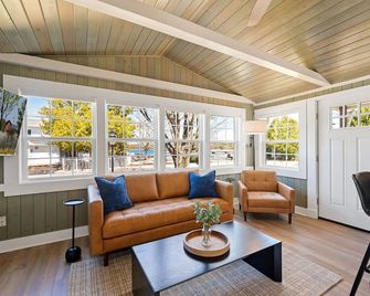 Harbor Cottage | Downtown Fish Creek-Dog Friendly - Fish Creek - Living room
