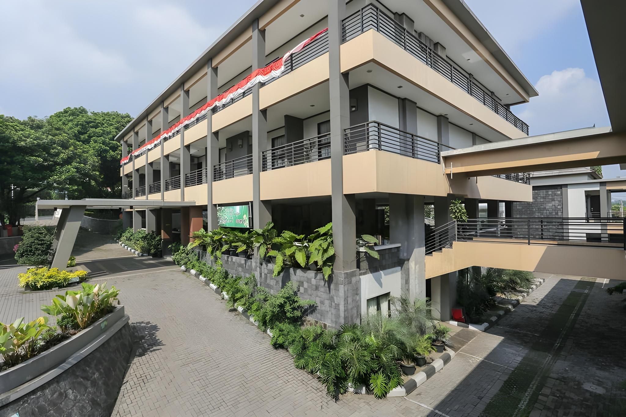 Grand Hani Hotel - Lembang - Gebouw