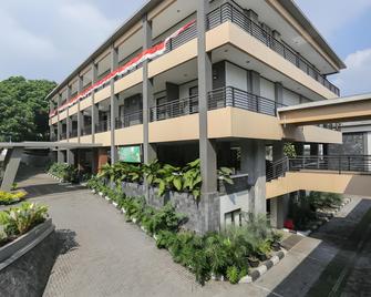Grand Hani Hotel - Lembang - Gebouw