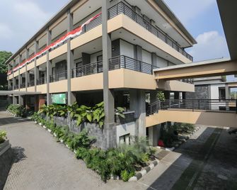 Grand Hani Hotel - Lembang - Gebouw