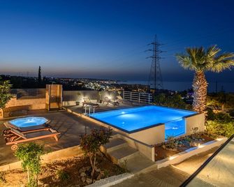 Queen's Gem Luxury Villa - Heated Jacuzzi & Pool - Hersonissos - Pool