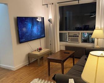 Fully Furnished Cozy 1 Bedroom Apartment with all amenities - Toronto