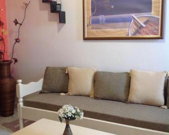 Pansion Zaharoula - Fira - Wohnzimmer