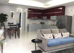 Honeymoon Suite Anavada Apartment - Davao - Olohuone