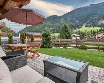 Beautiful chalet with private sauna - Wald Im Pinzgau - Patio