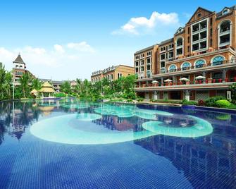 Country Garden Wave Bay Phoenix Hotel - Chengmai - Piscina