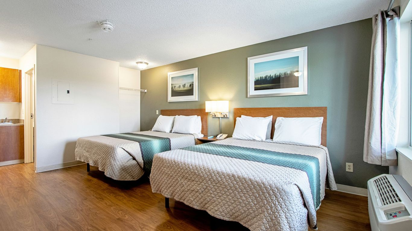 HomeTowne Studios by Red Roof Denver - Lakewood West