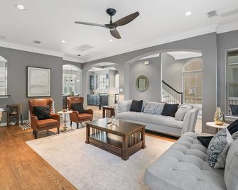 Modern Getaway | Downtown Houston | Sleeps 8 - Houston - Sala de estar