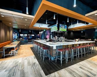 Your Home Away From Home! 2 Onsite Swimming Pools and Arcade, Free Parking - Monticello - Бар