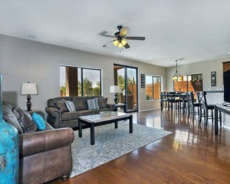 Absolute Pefection with Private Pool/Mt Views & 4 bedrooms/all kings - Gold Canyon - Sala de estar