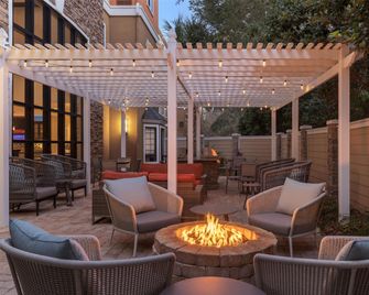 Homewood Suites by Hilton Jacksonville Deerwood Park - Jacksonville - Patio