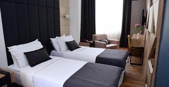 Hotel Comfort - Tirana - Phòng ngủ