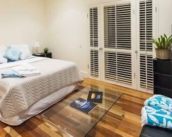 'Riverbend Suites' Byron Hinterland Retreat - Mullumbimby - Bedroom