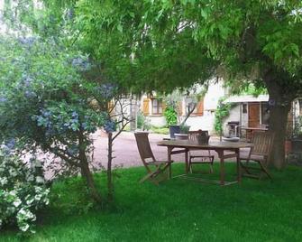 Gites de la Fontaine Gargot - Poligny - Patio