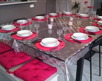 Spacious cottage with enclosed garden and dormitory in Liessies - Liessies - Comedor