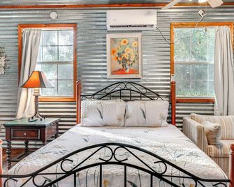 Cozy Couple's Cottage w/ View Near Canyon Lake! - Canyon Lake - Habitación