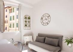 Happy Florence San Niccolò Double Apartment - Florencja - Pokój dzienny