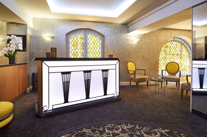 베스트 웨스턴 프리미어 호텔 바욘 에쉐 오나 - 보르도 - 프론트 데스크