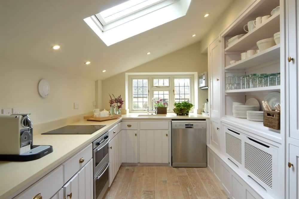 Apple Cottage is a two bedroom charming cottage, based in picturesque Snowhill - 百老匯 - 廚房