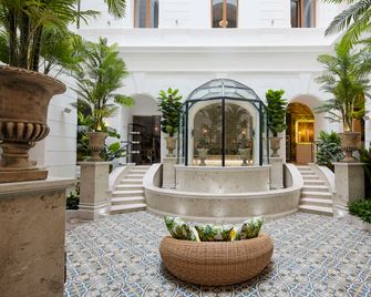 Mystery Hotel Budapest, Preferred Hotels & Resorts - Budapest - Bygning
